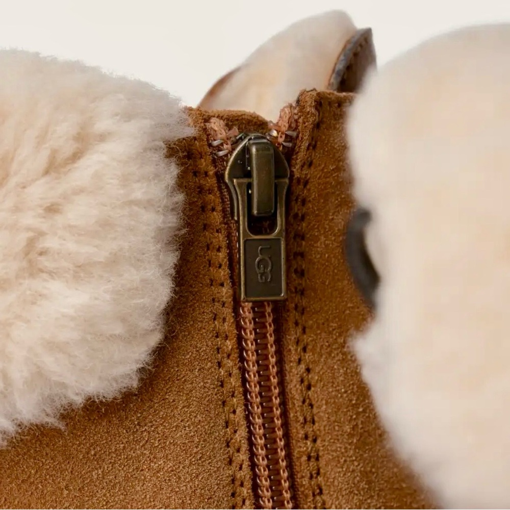 UGG Ashton Addie Snow Boots Chestnut Brow/Black Boys Girls 2Y - Picture 4 of 12